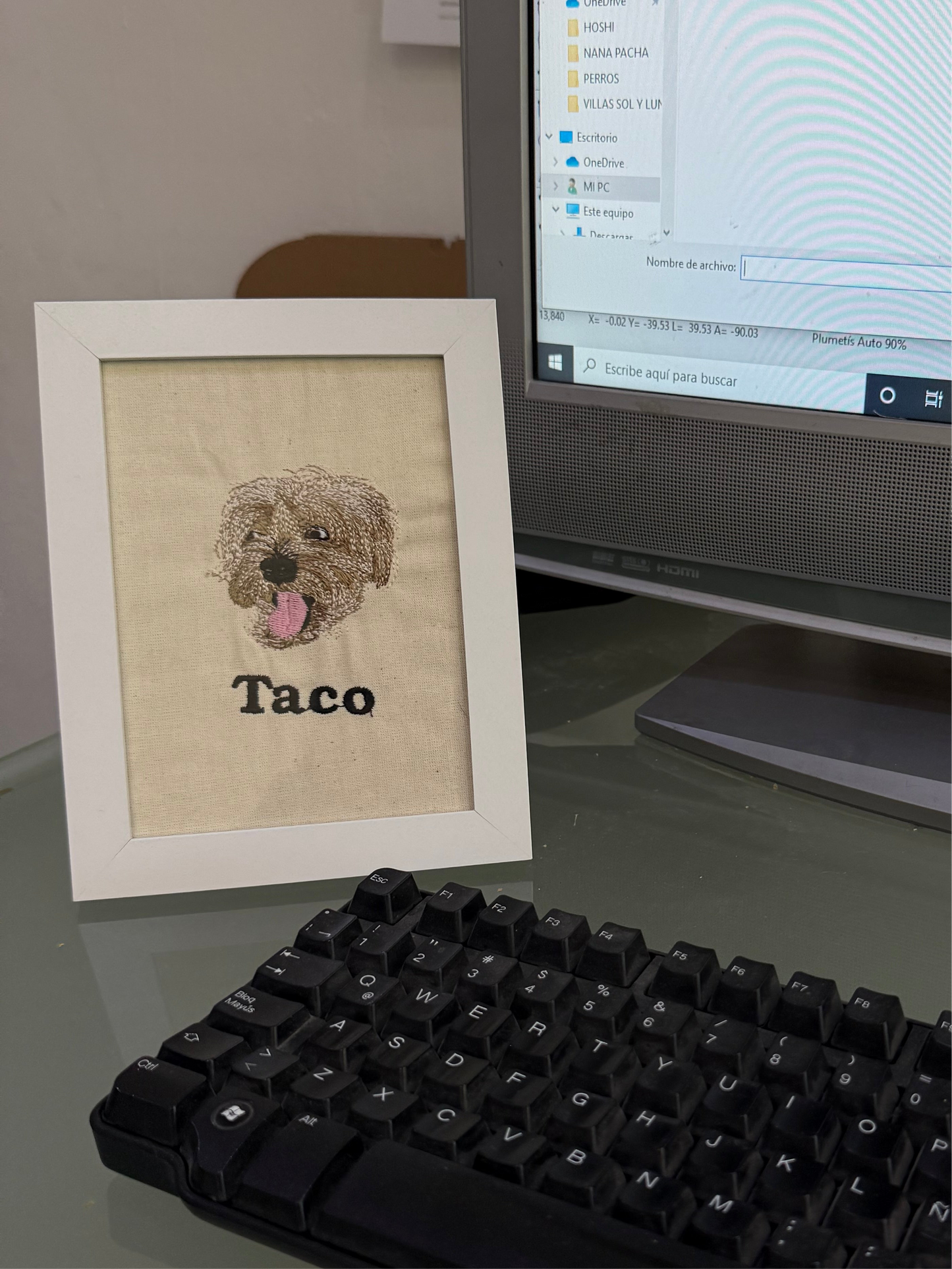 Portaretratos con bordado de mascota personalizado
