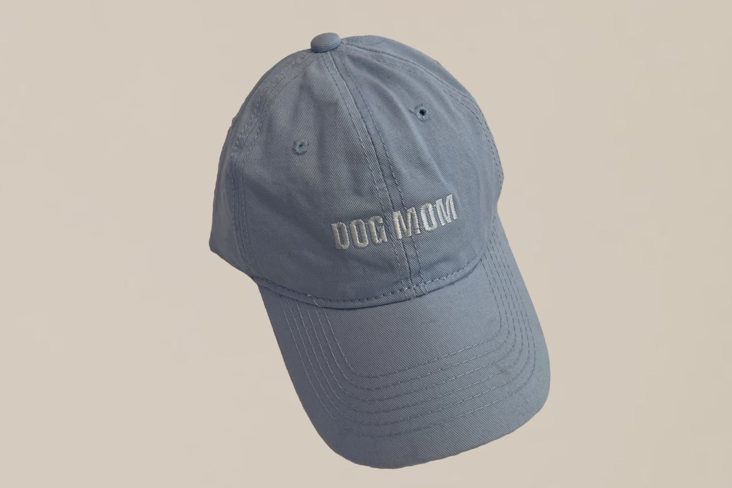 Gorra con bordado de DOG MOM