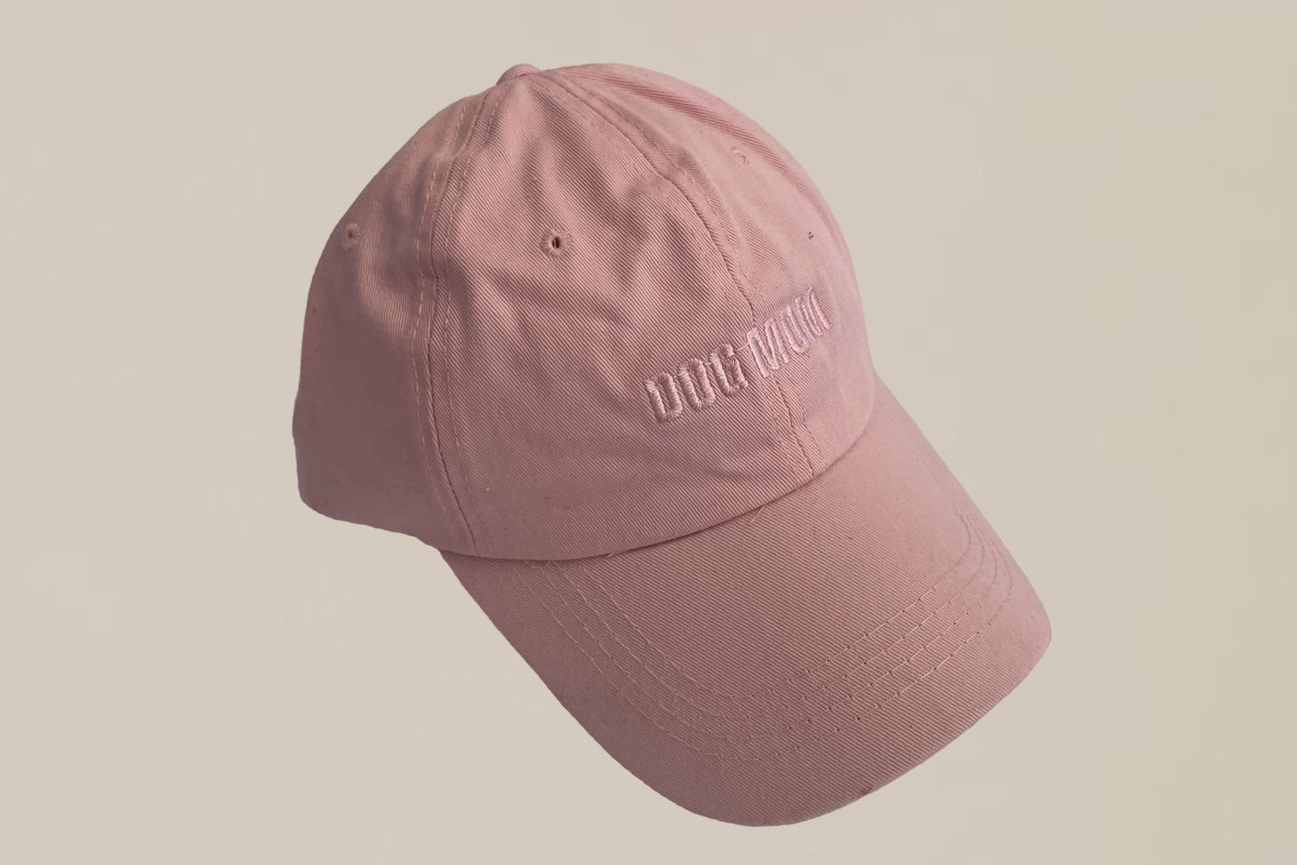 Gorra con bordado de DOG MOM